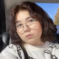AleaseMotzer webcam model