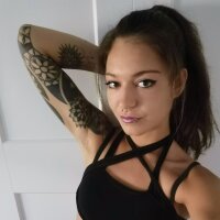 Athenaxx22's Offline Chat Room