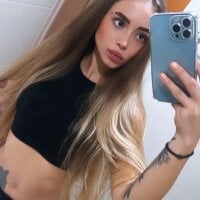 Juliamiracle webcam model