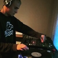 Hottish_Dice's Offline Chat Room