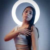 SaritaJoness' Offline Chat Room