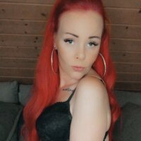 Justina_Hot's Offline Chat Room