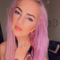 mya_trixxx's Offline Chat Room