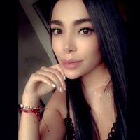 Ariana_mooree Adlı Modelin Çevrimdışı Sohbet Odası