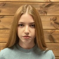 LucyTayIor offline chatrum