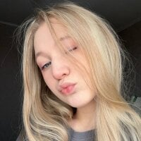 ArianeAumich webcam model