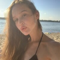 holly_rox's Offline Chat Room