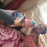 EbonyGlitz69's Offline Chat Room