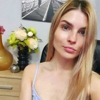 RunawayBlonde's Offline Chat Room