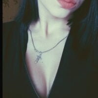 De_moon Adlı Modelin Çevrimdışı Sohbet Odası