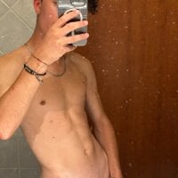 Manuhot001
