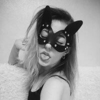 Lizzy__Davis Adlı Modelin Çevrimdışı Sohbet Odası