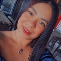 Estreya23's Offline Chat Room