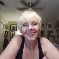 GilfQueenWanda's Offline Chat Room