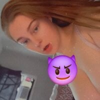 lauracum2you's Offline Chat Room