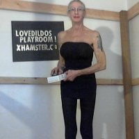 lovedildos' Offline Chat Room