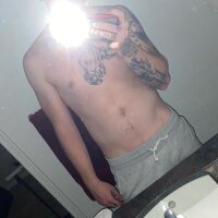 HellaTatted's Offline Chat Room