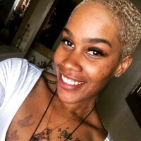 LiveWithPhoenixxx's Offline Chat Room