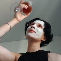 LoraClowes