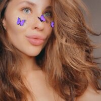 GabiBee fully nude on webcam for live porn video chat