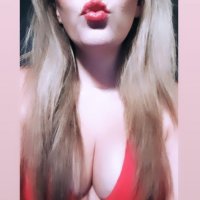 blondebarbie713 Adlı Modelin Çevrimdışı Sohbet Odası