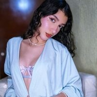 Emily-hottson webcam model