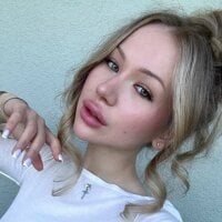 Emmy_Roses_