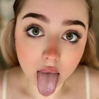 KellyMoors webcam model