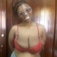 YammyChocTits webcam model