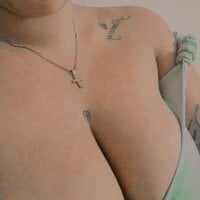 LoveQueen05 webcam model
