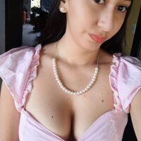 charlote_darwin's Offline Chat Room