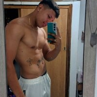 yanfreder01 webcam model