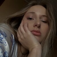 blondy_rina webcam model