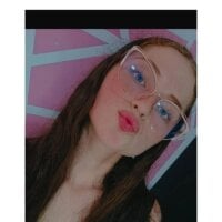 alicee_eyesgreen's Offline Chat Room