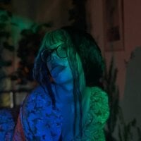 LauraMays' Offline Chat Room