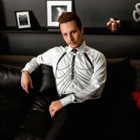 LeoMooree webcam model