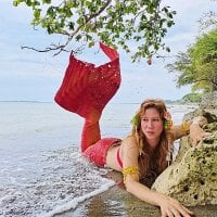 dreamgirlHILARY webcam