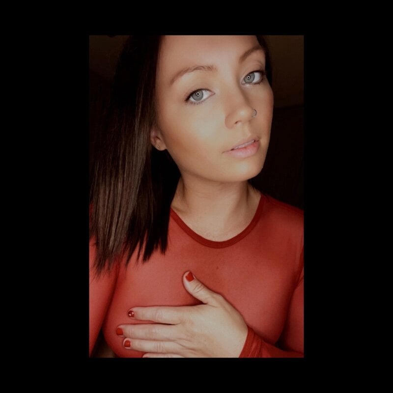AprilRae_'s nudes and profile