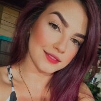 _Danielle_18's Offline Chat Room