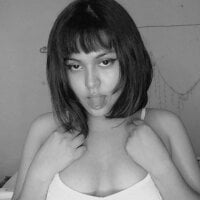 Suspicioushanni's Offline Chat Room