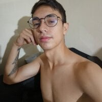 AndyHot1825