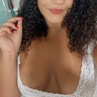 Morena_cavalona's Offline Chat Room