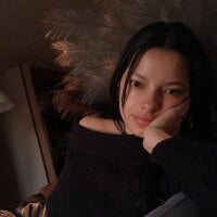 Yanna_pink model avatar