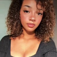 GOODGIRLJUICEY's Offline Chat Room