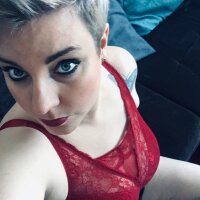 Hot_Elli's Offline Chat Room