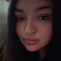 FluffyLuna webcam model