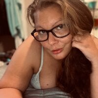 kissmyarch webcam model