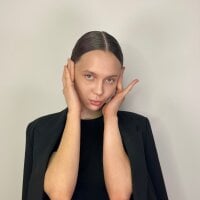 EarthaDerricott's Offline Chat Room