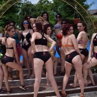 XVIPXPOOLXPARTYX's Offline Chat Room