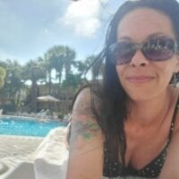 Peppyt1981's Offline Chat Room